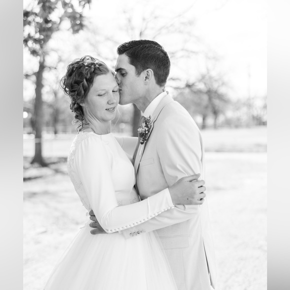 Meet your Posher, Madison - Picture 3 of 6